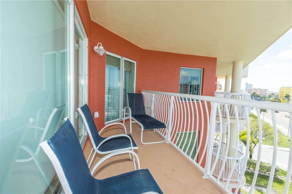 11605 GULF BOULEVARD — photo 10 of 53