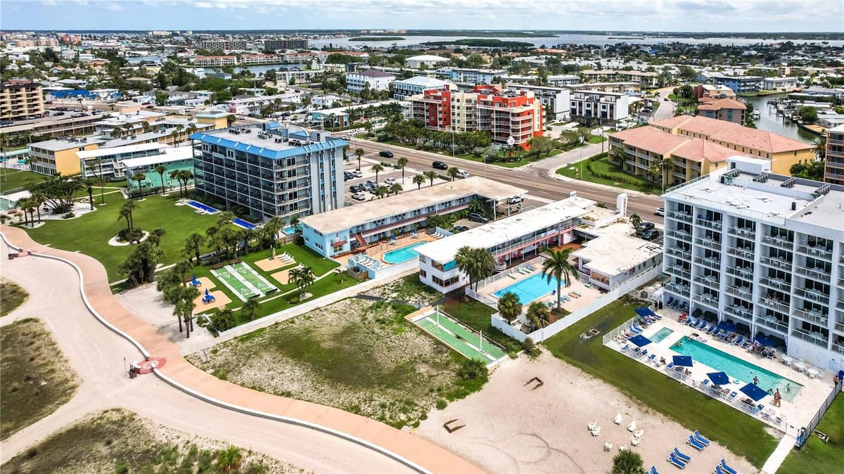 11605 GULF BOULEVARD — photo 4 of 53
