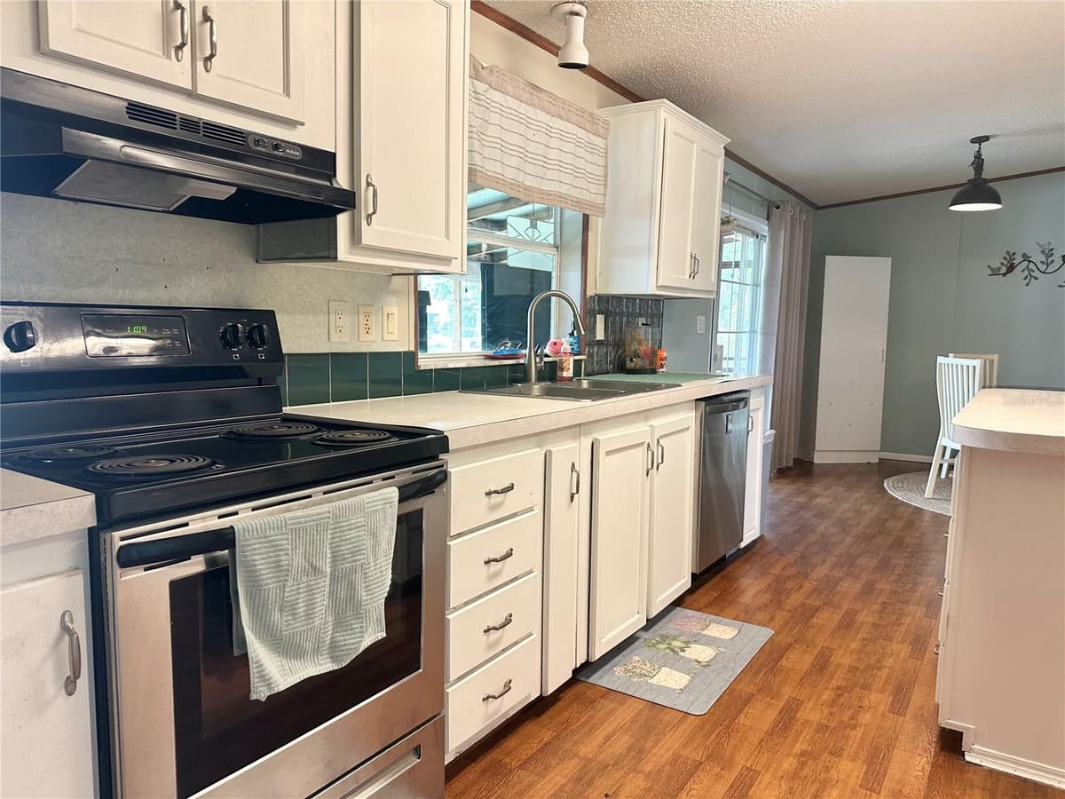 8528 AVON LADY PLACE — photo 10 of 38