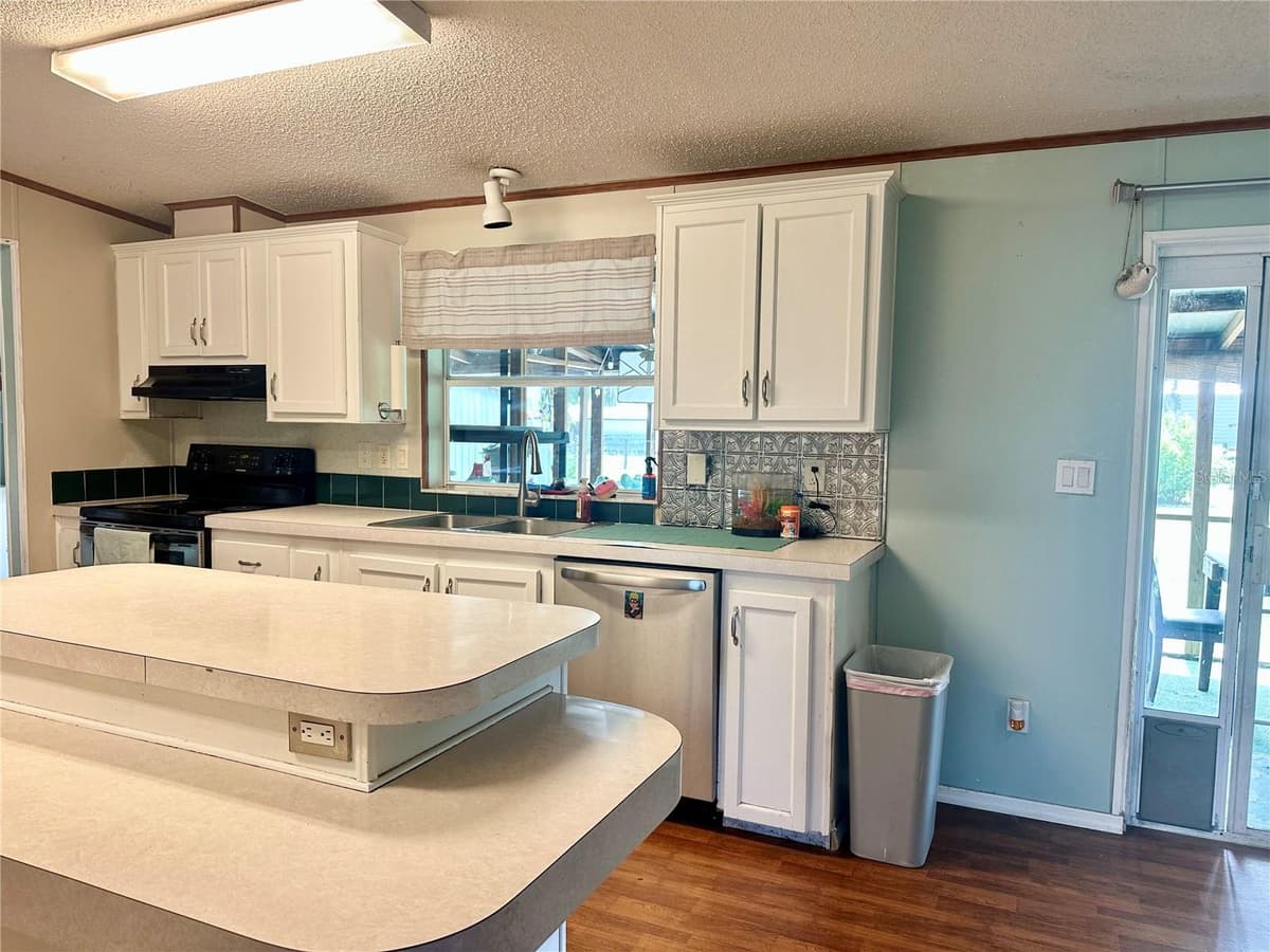 8528 AVON LADY PLACE — photo 11 of 38