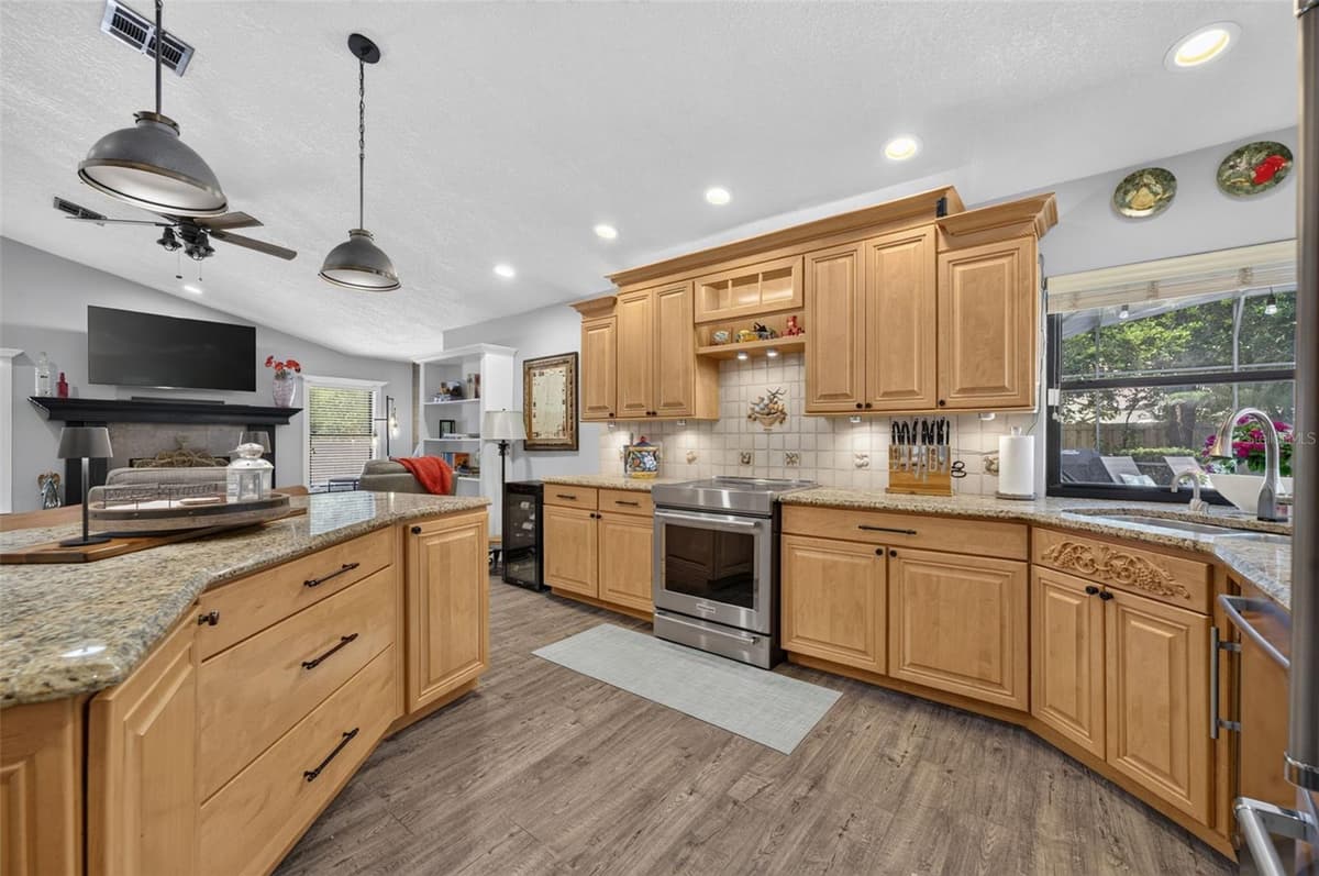 1043 LAKESIDE DRIVE — photo 4 of 75