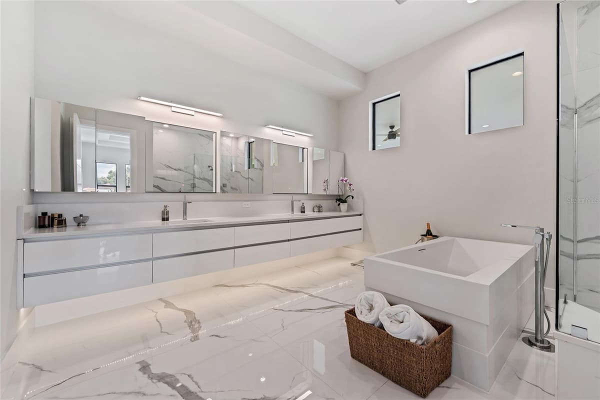 6159 HARBOUR TOWN COURT — photo 8 of 46
