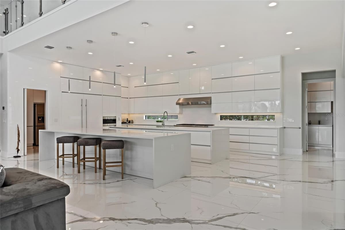 6159 HARBOUR TOWN COURT — photo 4 of 46