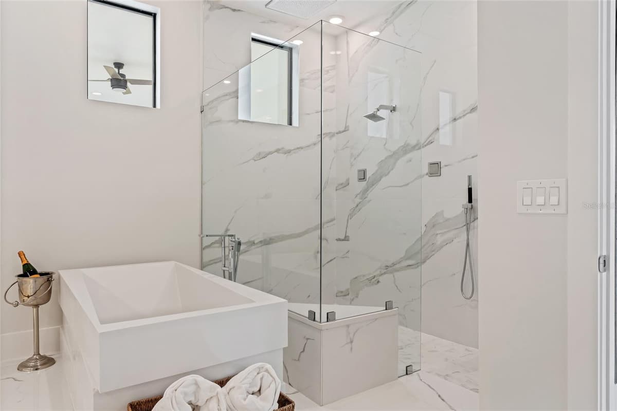 6159 HARBOUR TOWN COURT — photo 9 of 46