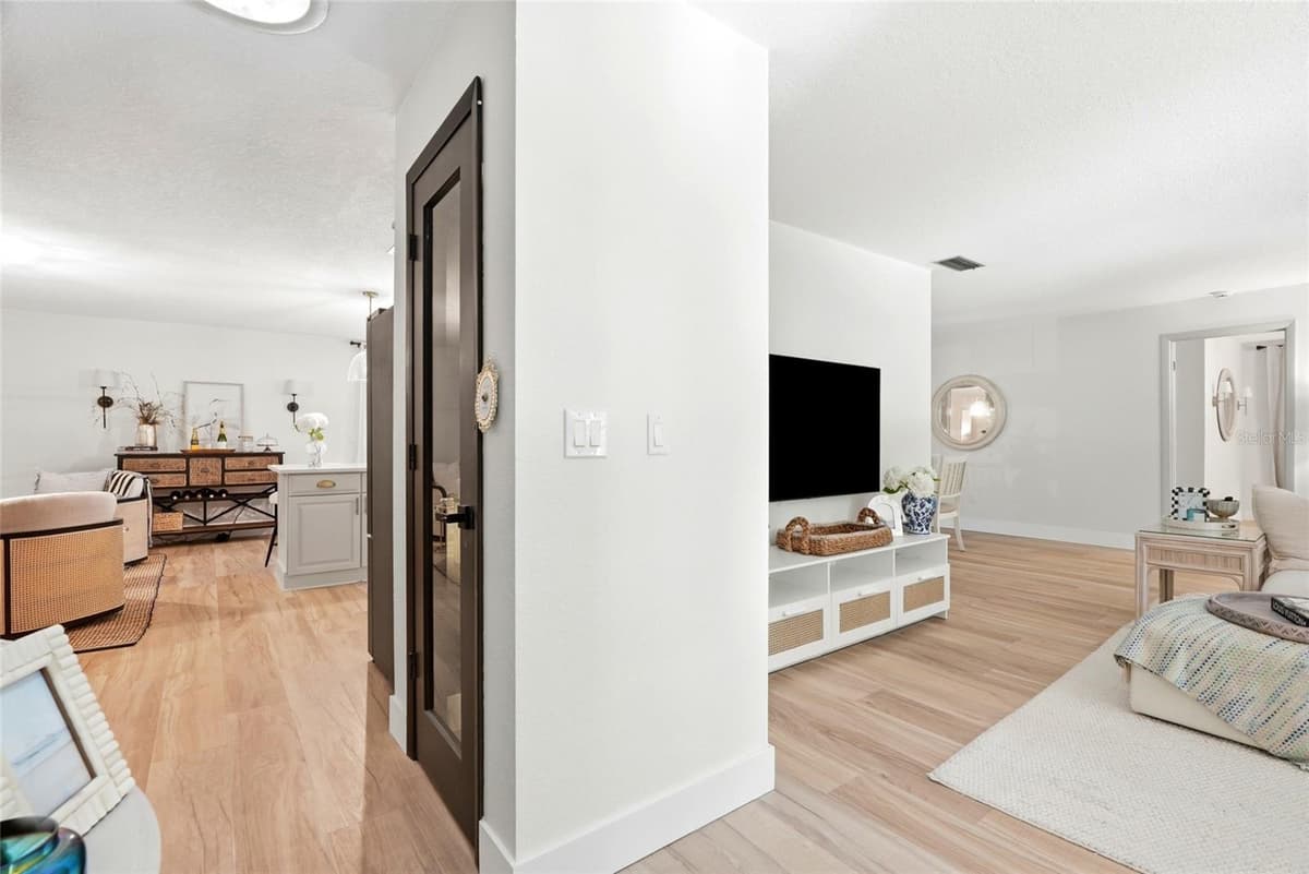 8 CLEARVIEW DRIVE — photo 3 of 54