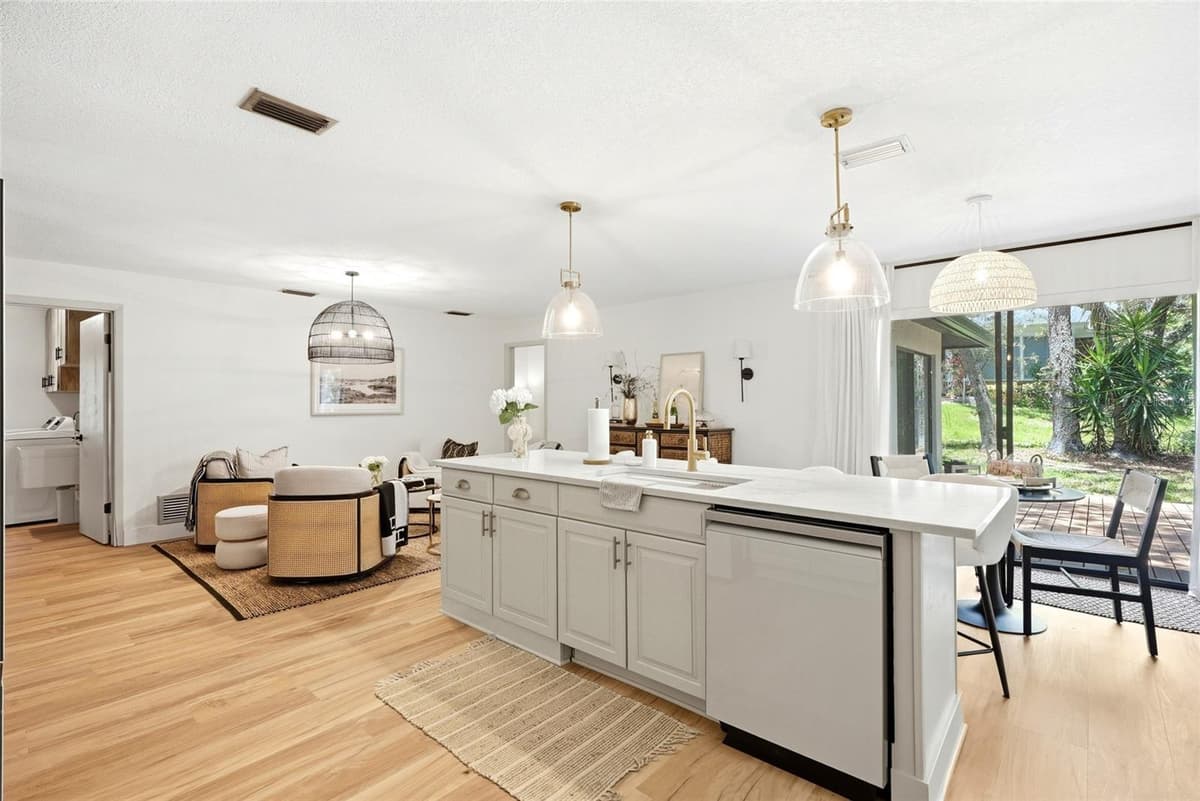 8 CLEARVIEW DRIVE — photo 15 of 54