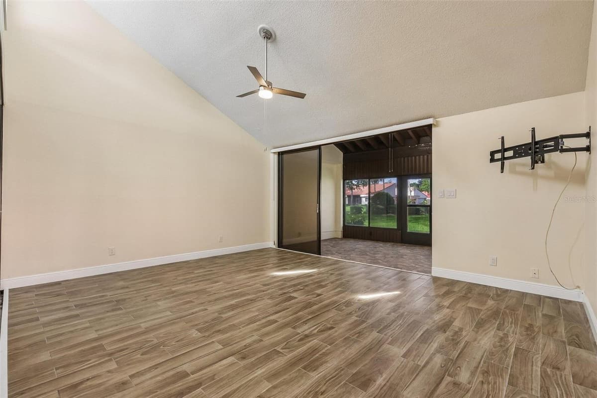 107 SEVILLE COURT — photo 8 of 25