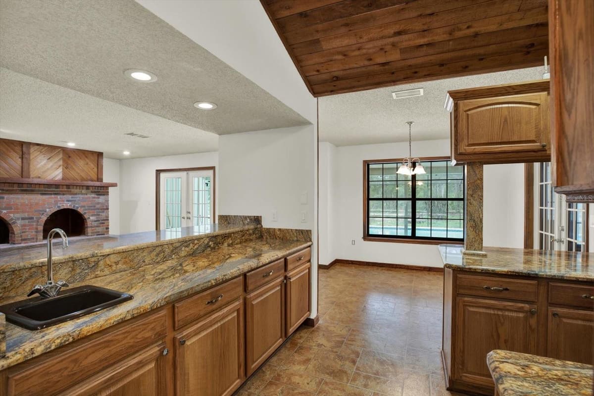 11251 SALINA STREET — photo 14 of 31