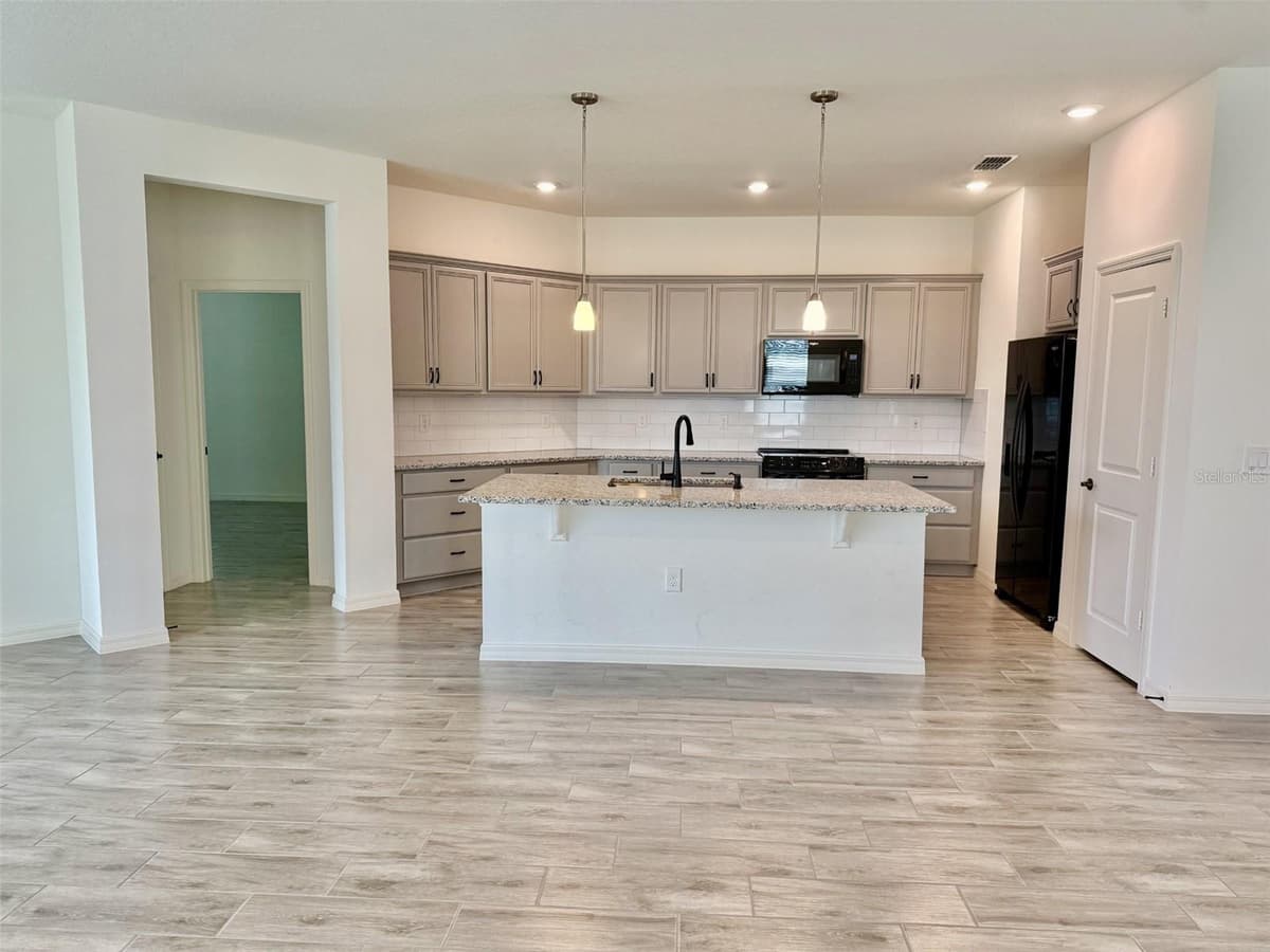 10155 GUTHRIE DRIVE — photo 8 of 28
