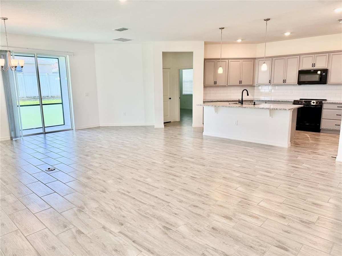 10155 GUTHRIE DRIVE — photo 9 of 28