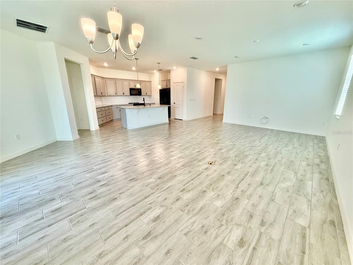 10155 GUTHRIE DRIVE — photo 11 of 28