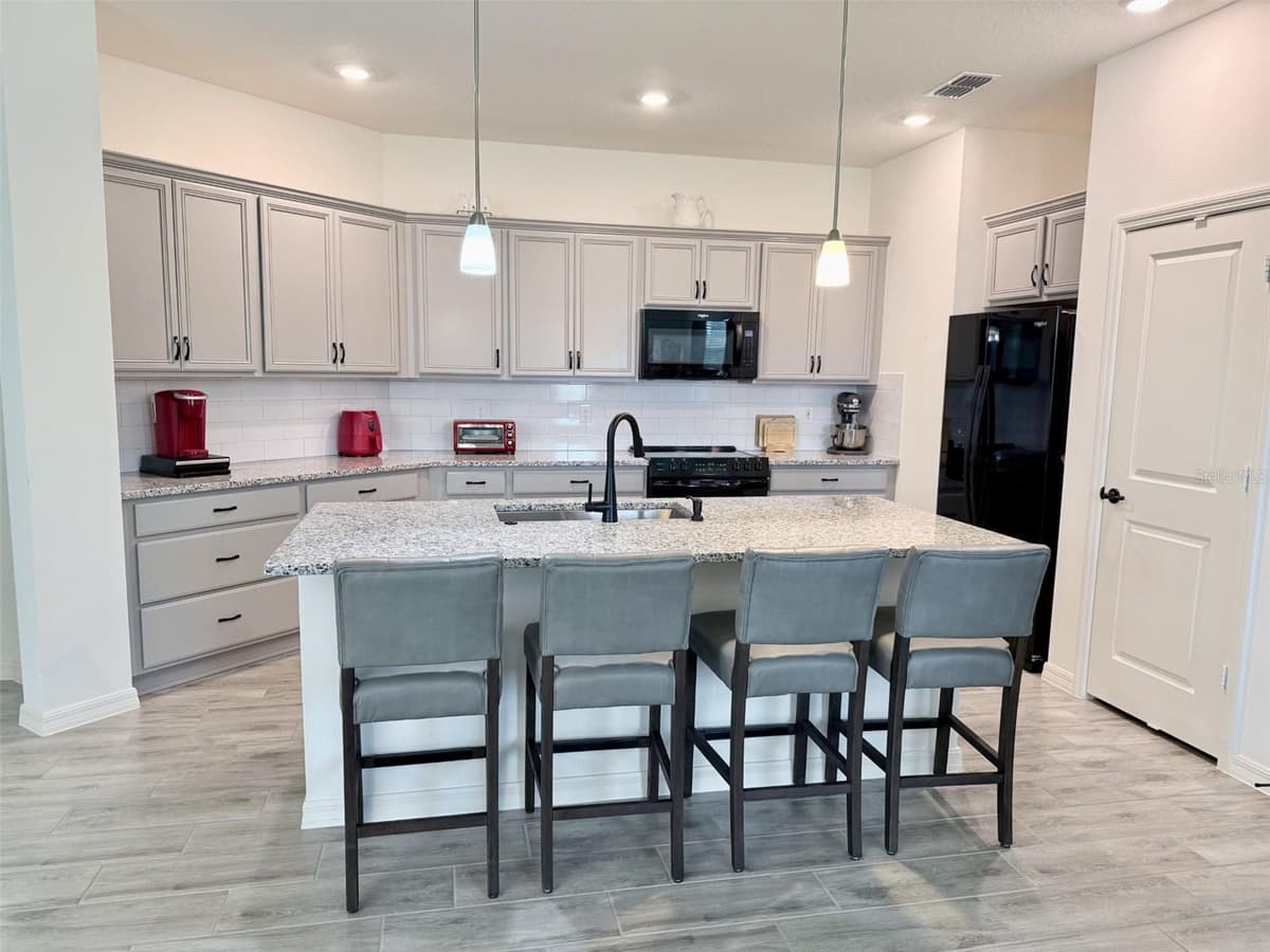 10155 GUTHRIE DRIVE — photo 3 of 28