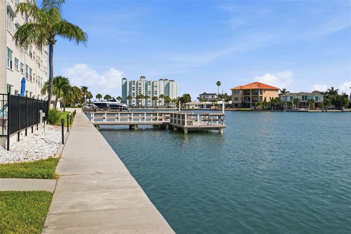 5555 GULF BOULEVARD — photo 35 of 45
