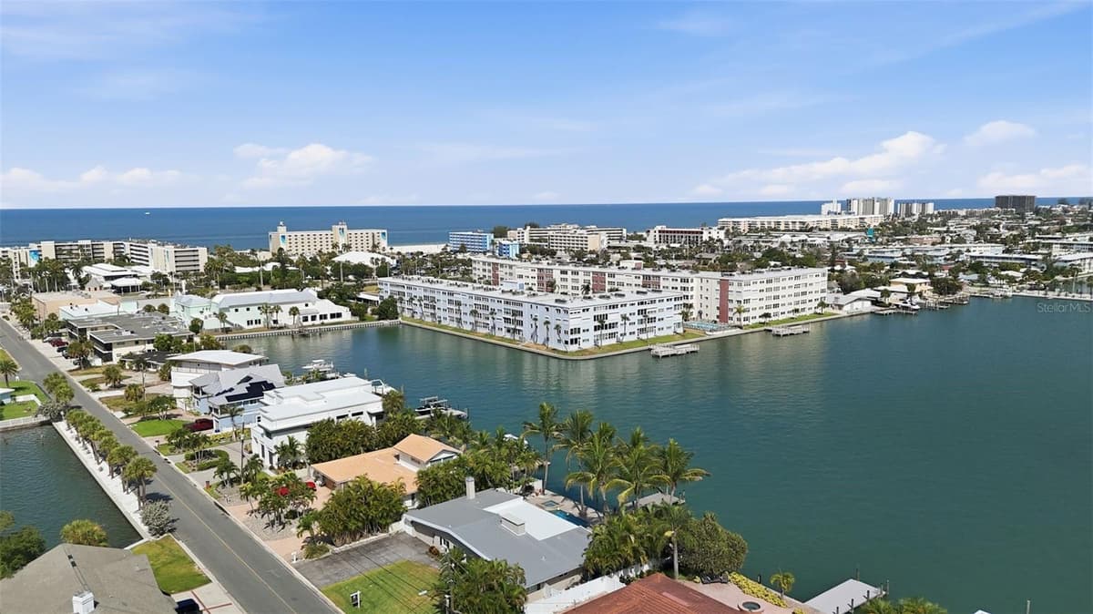 5555 GULF BOULEVARD — photo 33 of 45