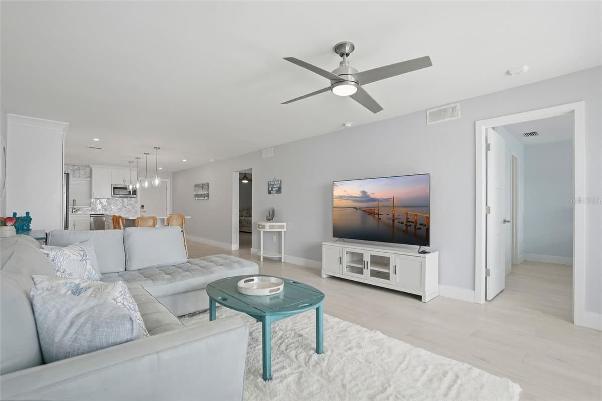 5555 GULF BOULEVARD — photo 13 of 45
