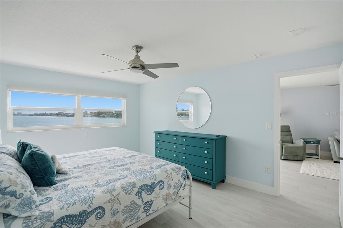 5555 GULF BOULEVARD — photo 15 of 45