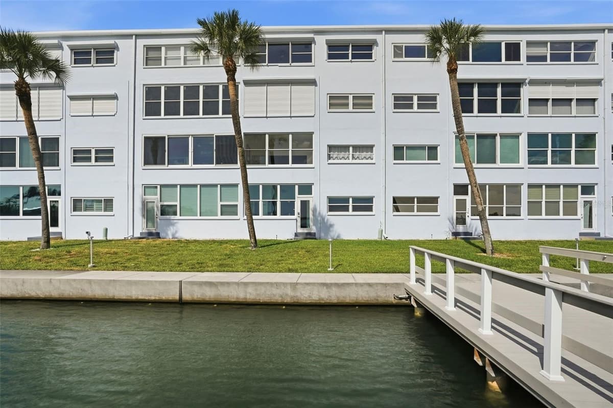 5555 GULF BOULEVARD — photo 37 of 45