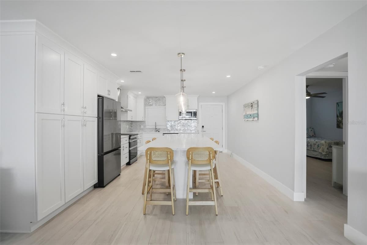 5555 GULF BOULEVARD — photo 9 of 45