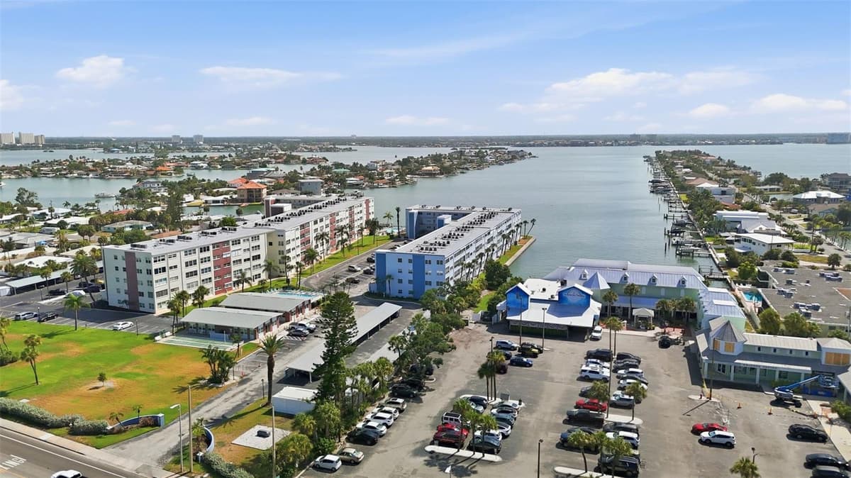 5555 GULF BOULEVARD — photo 43 of 45