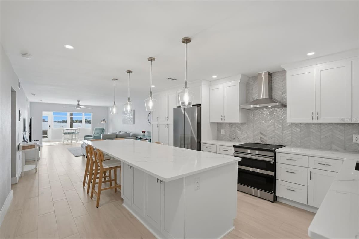 5555 GULF BOULEVARD — photo 3 of 45