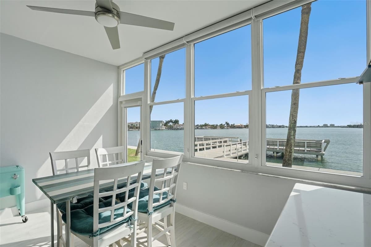 5555 GULF BOULEVARD — photo 14 of 45
