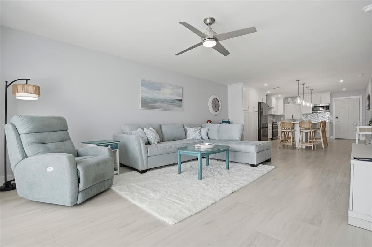 5555 GULF BOULEVARD — photo 12 of 45