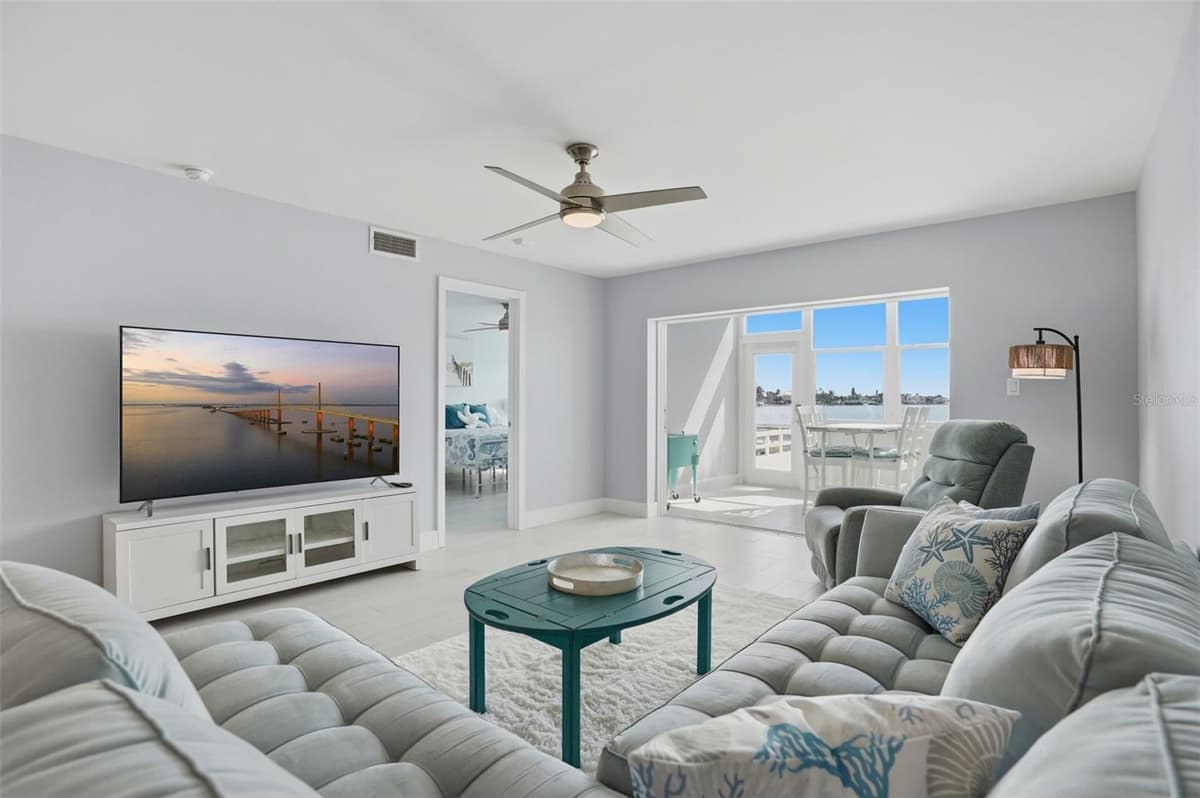 5555 GULF BOULEVARD — photo 7 of 45
