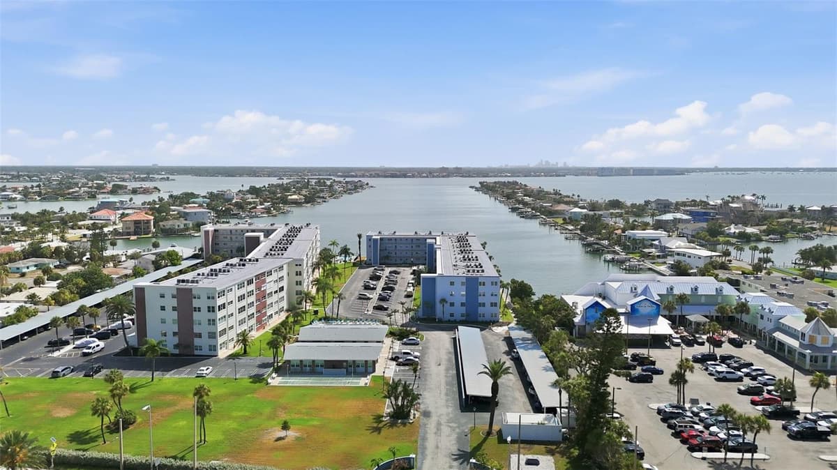 5555 GULF BOULEVARD — photo 42 of 45