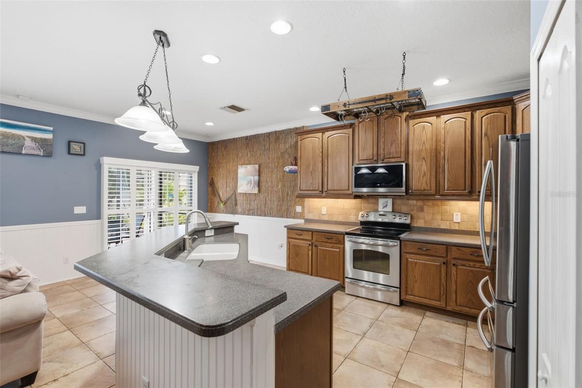 718 GRIFFEN HEIGHTS COURT — photo 12 of 54