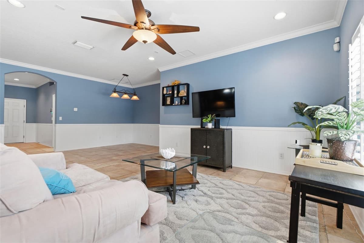 718 GRIFFEN HEIGHTS COURT — photo 8 of 54