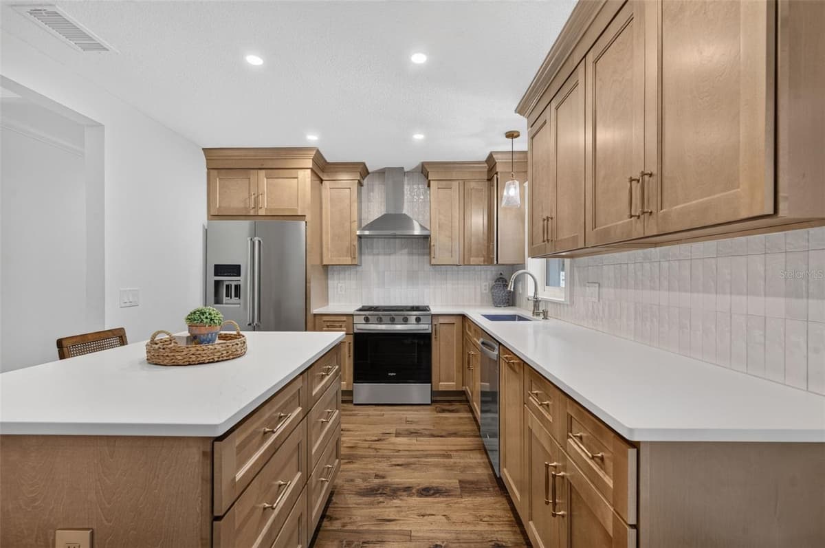 1351 ONECO AVENUE — photo 7 of 30