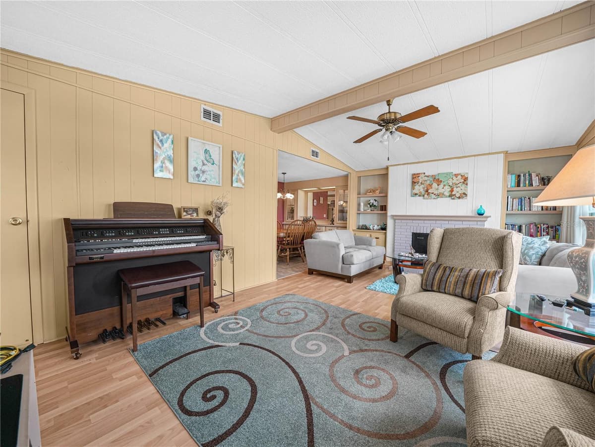 1632 FOXWAY DRIVE — photo 5 of 27