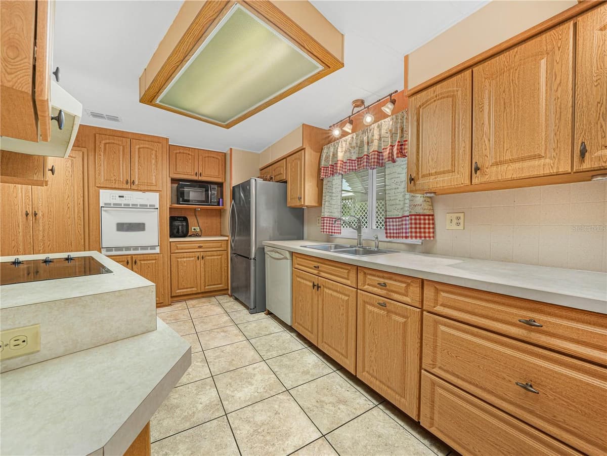 1632 FOXWAY DRIVE — photo 8 of 27