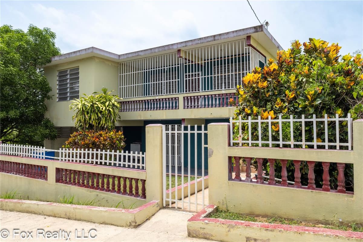 Solar B AVENIDA MARIA BETTEGA — photo 1 of 26