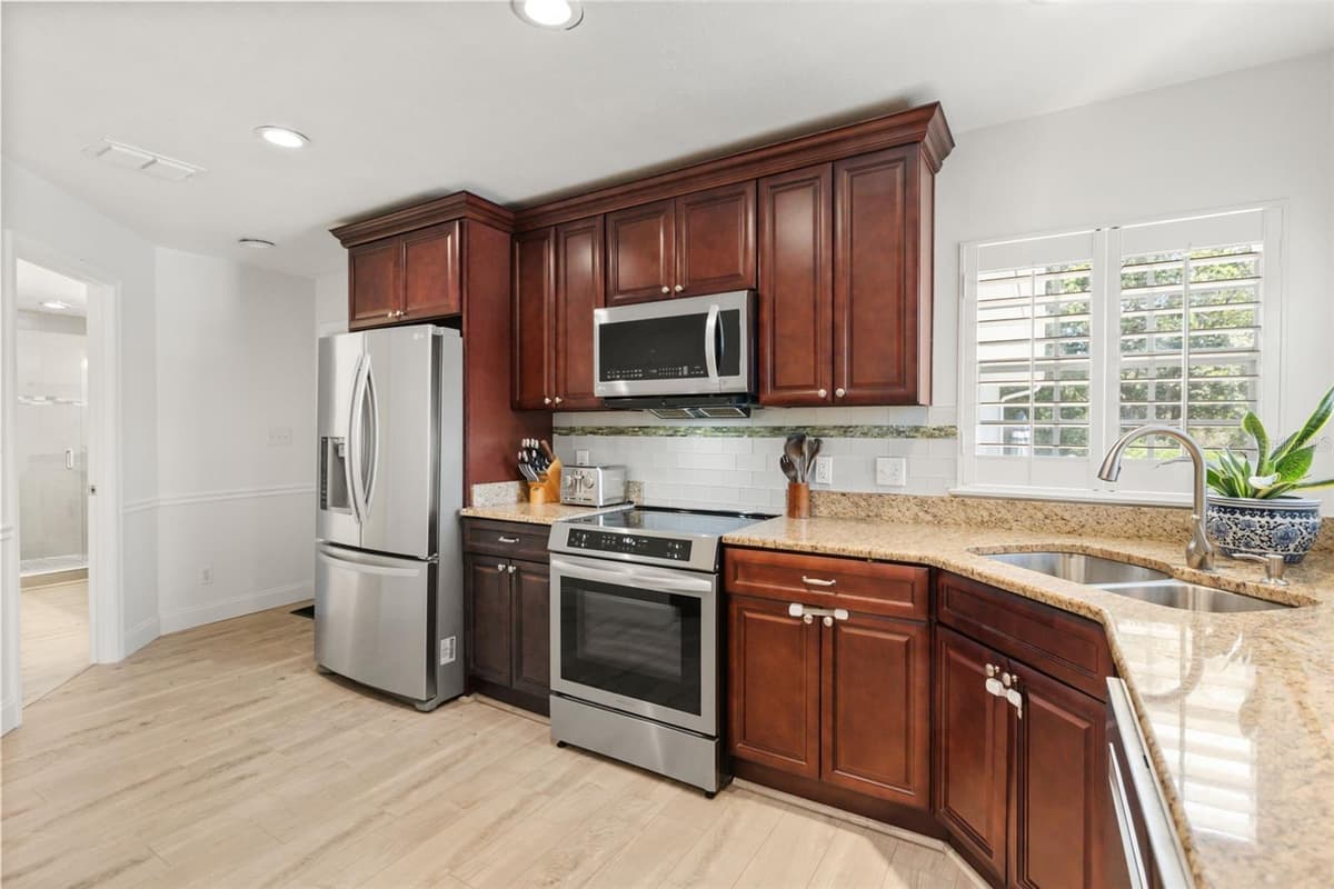 1871 BARKER DRIVE — photo 21 of 36
