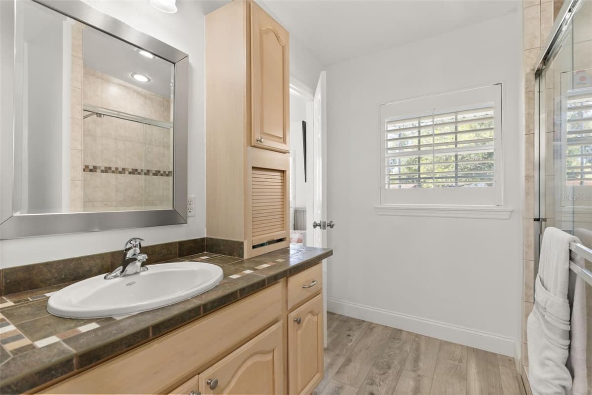 1871 BARKER DRIVE — photo 8 of 36