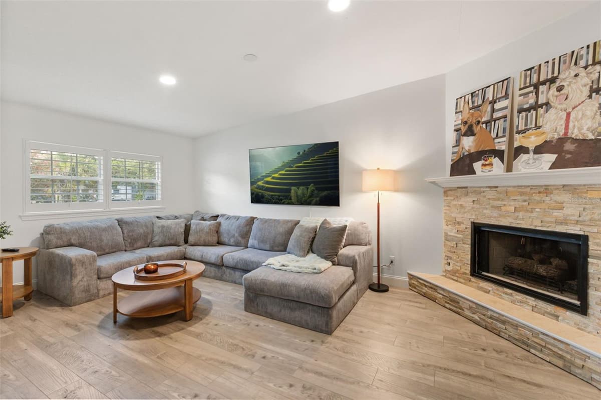 1871 BARKER DRIVE — photo 5 of 36