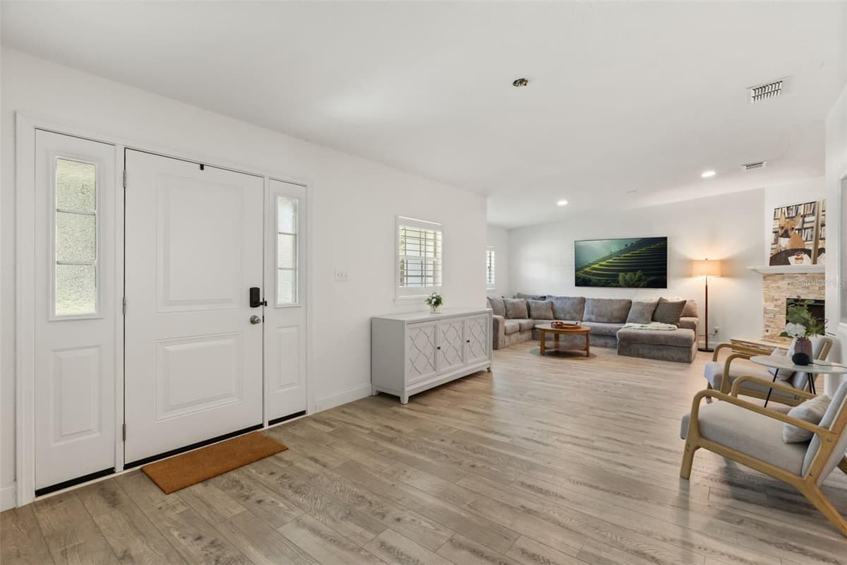 1871 BARKER DRIVE — photo 3 of 36
