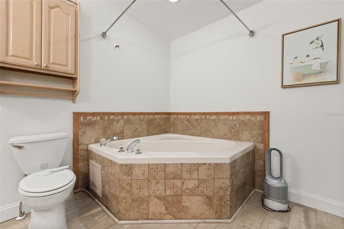 1871 BARKER DRIVE — photo 15 of 36
