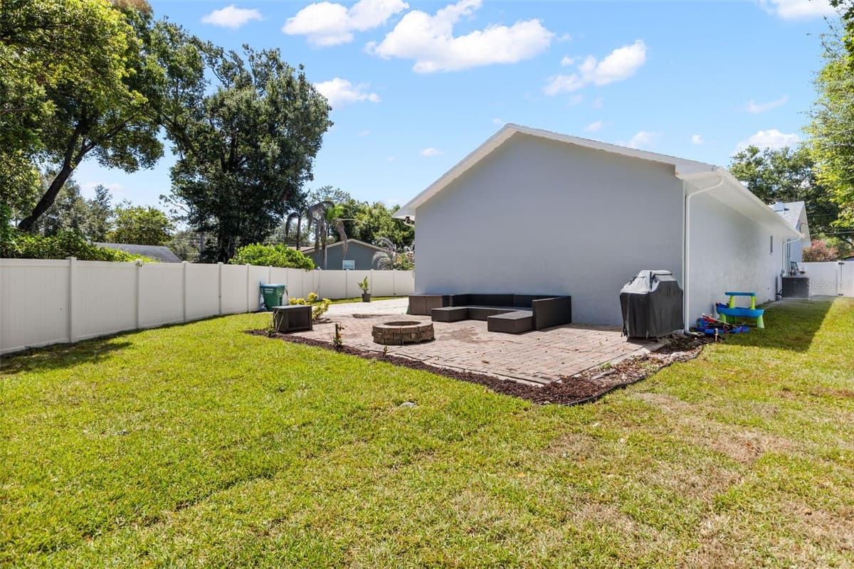 1871 BARKER DRIVE — photo 30 of 36