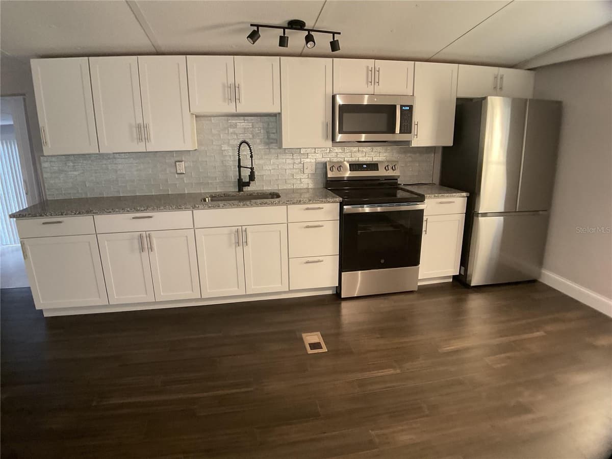 5038 SANDY ROAD — photo 5 of 42