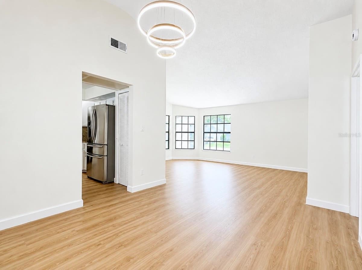 324 RINGWOOD CIRCLE — photo 11 of 44