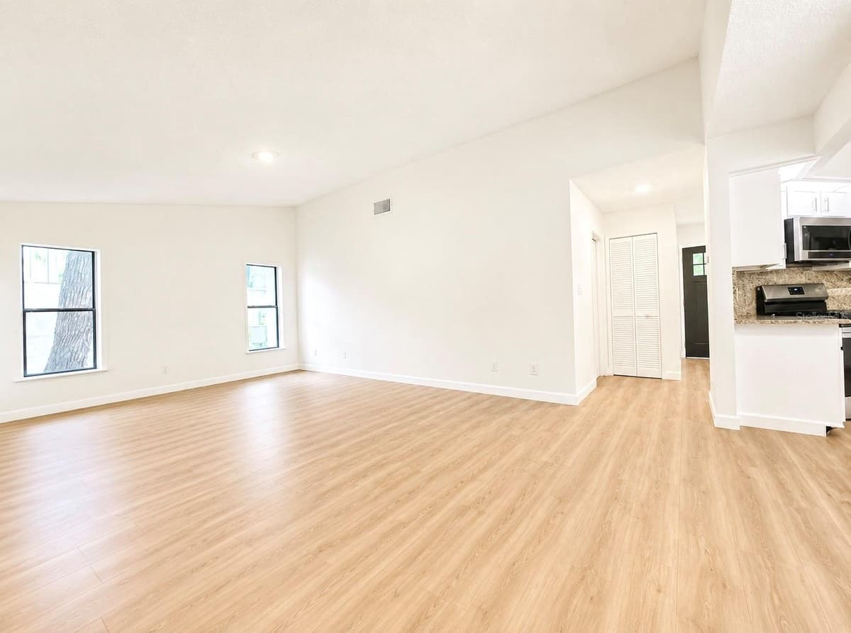 324 RINGWOOD CIRCLE — photo 19 of 44