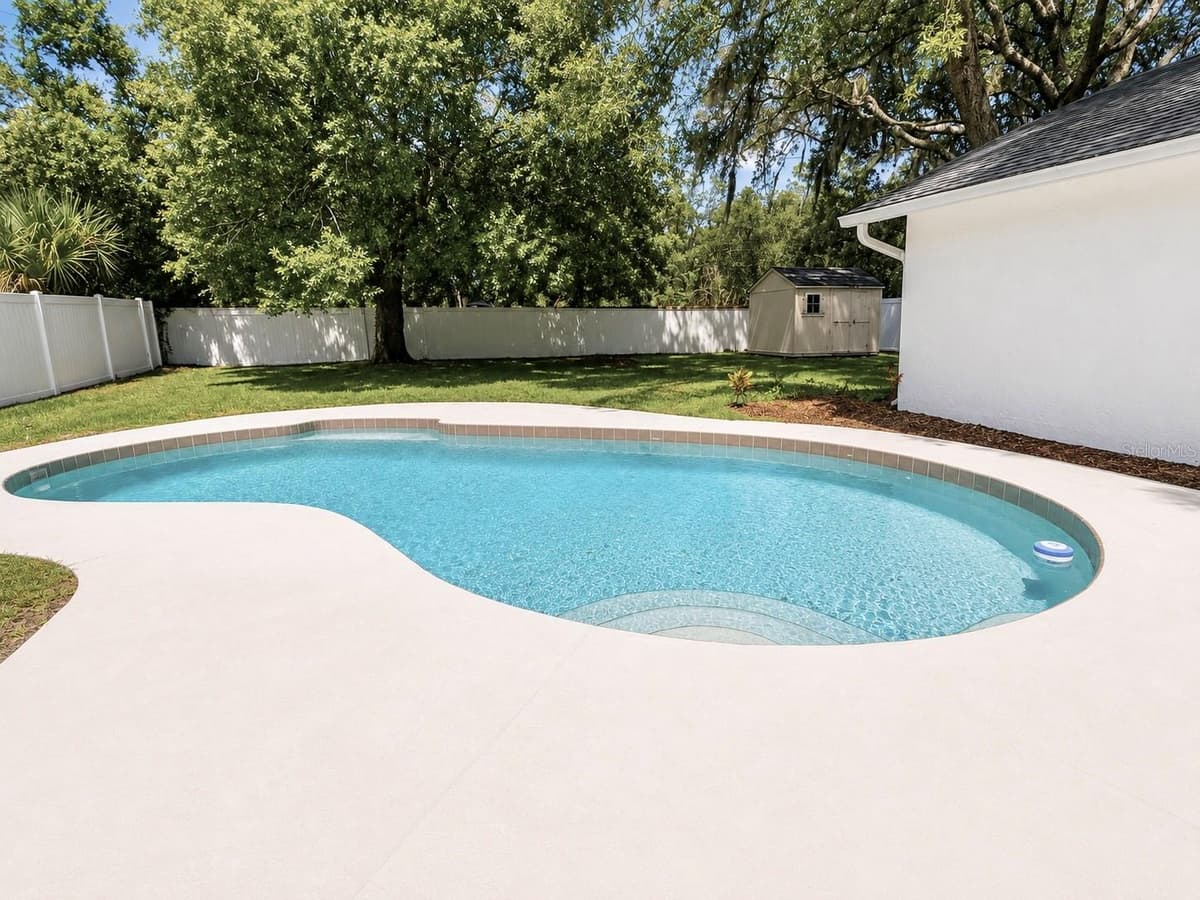 324 RINGWOOD CIRCLE — photo 34 of 44