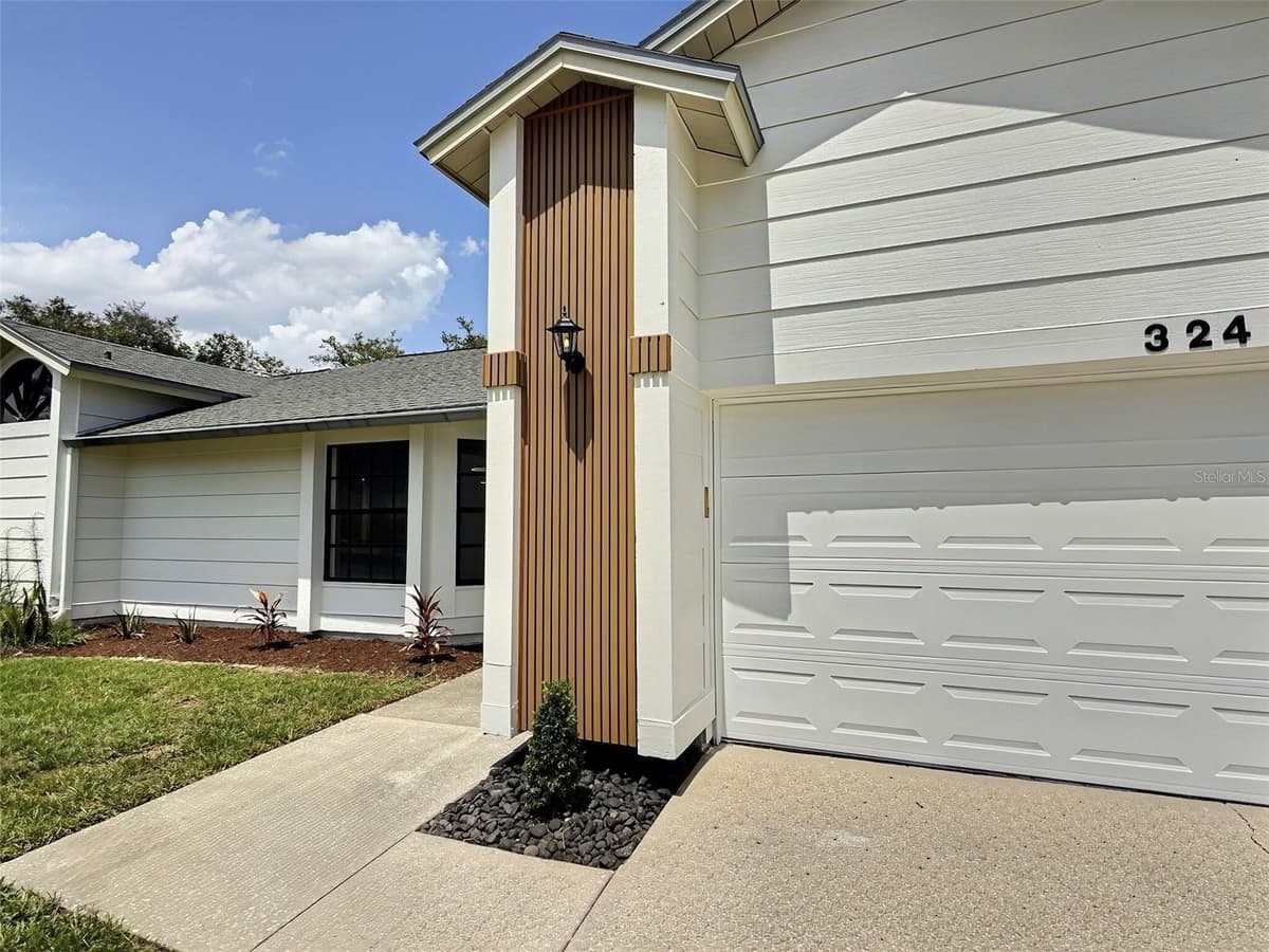 324 RINGWOOD CIRCLE — photo 3 of 44