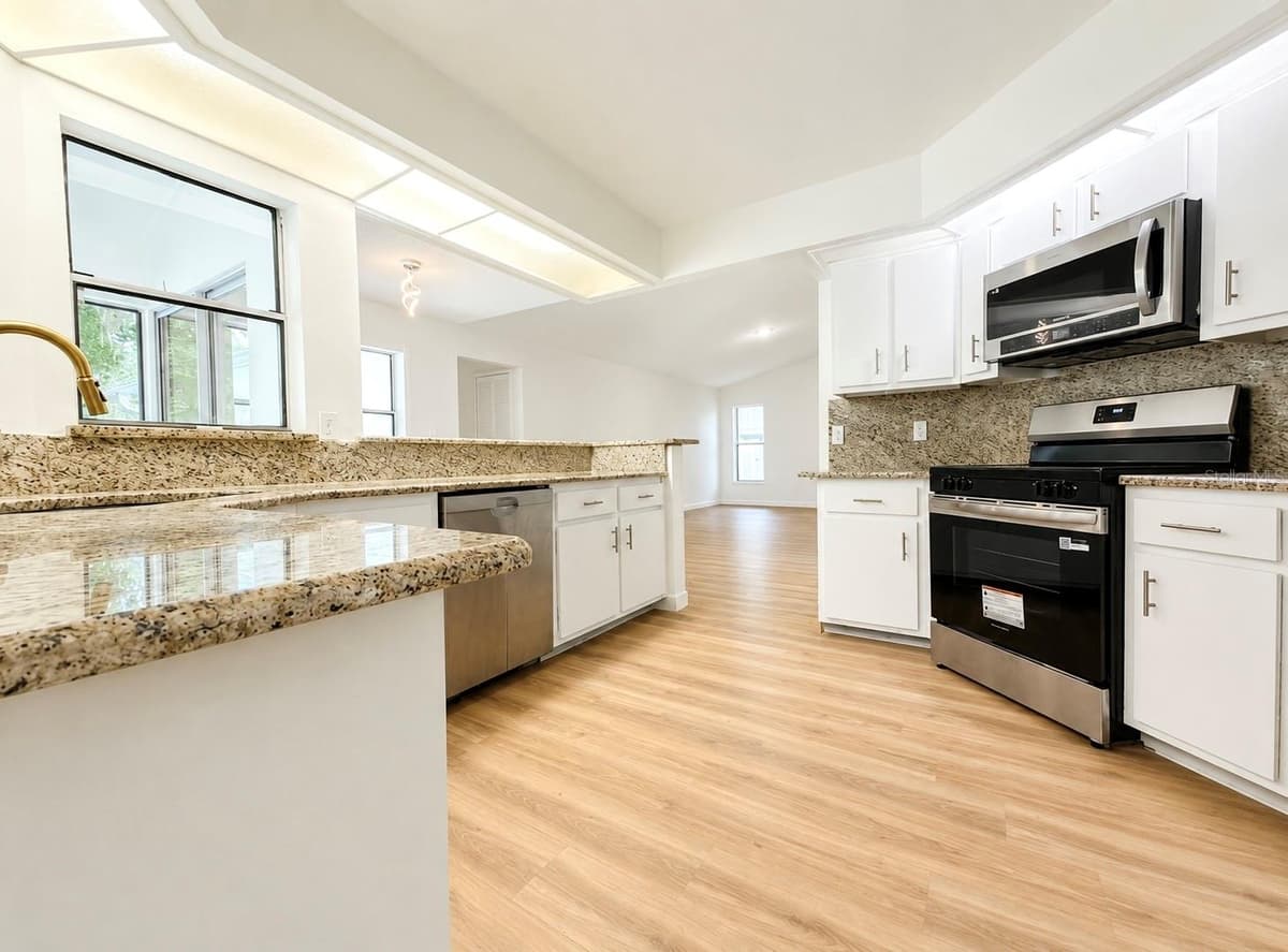 324 RINGWOOD CIRCLE — photo 16 of 44