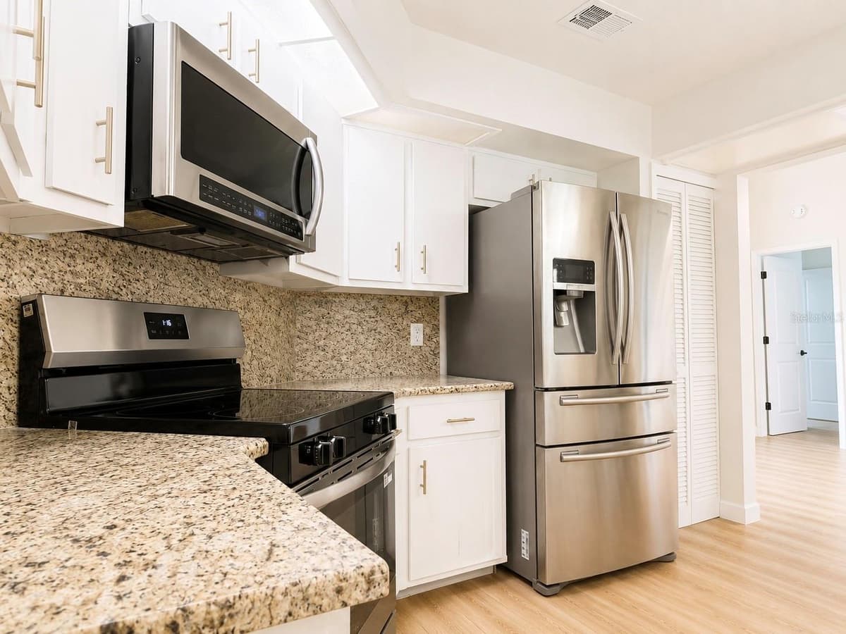 324 RINGWOOD CIRCLE — photo 15 of 44