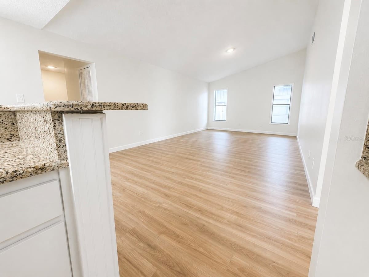324 RINGWOOD CIRCLE — photo 17 of 44