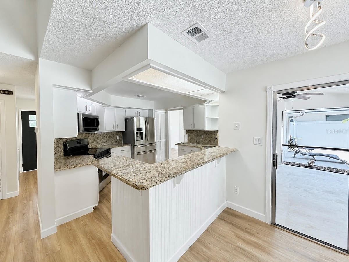 324 RINGWOOD CIRCLE — photo 13 of 44