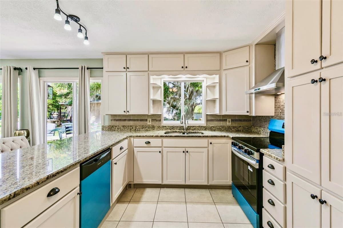 1200 LAKE HARNEY ROAD — photo 31 of 66